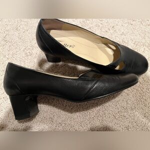 Black Leather Trotters Pumps